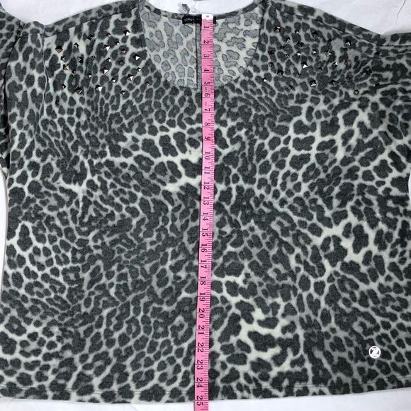 Adrienne Vittadini Woman Animal Print Oversized Top - Picture 6 of 11